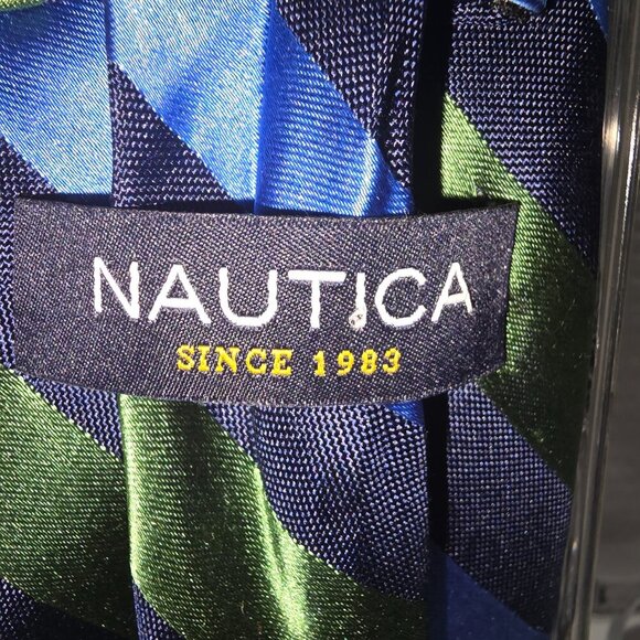 NAUTICA MENS TIE 100% SILK DIAGONAL STRIPES IN GREEN CERALON BLUE AND NAVY EUC - Picture 3 of 5